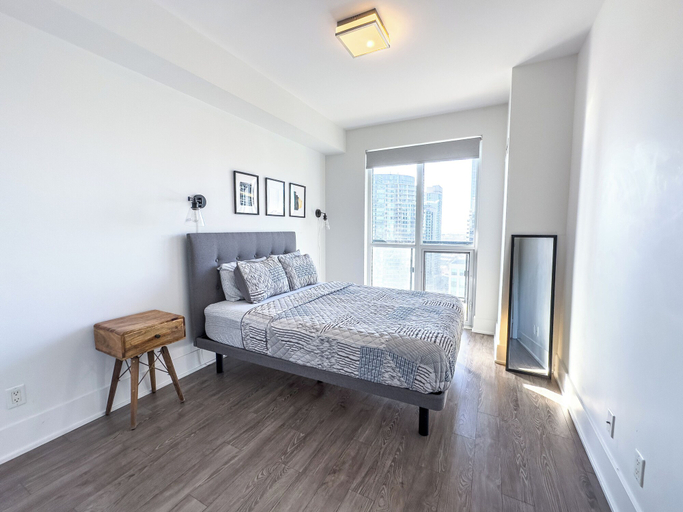 Bedroom 3, Comfy Suites Rogers Centre Free Parking, Toronto