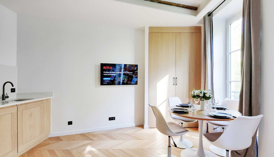 Dining 2, Magnificent apartment in Le Marais, Paris