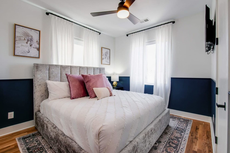 Bedroom 3, Dolly s Big House - 18 Beds Skydeck Views, Davidson