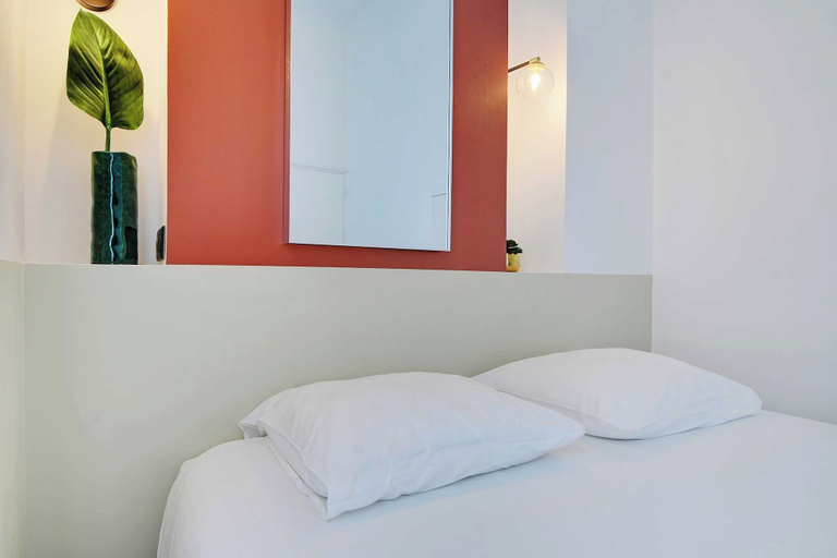 Bedroom 4, Charming Apartment - 2br/4p - Rochechouart, Paris
