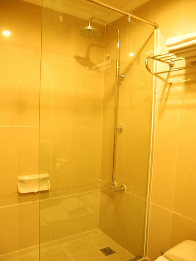 Bathroom 4, Tyng Garden Hotel, Sandakan