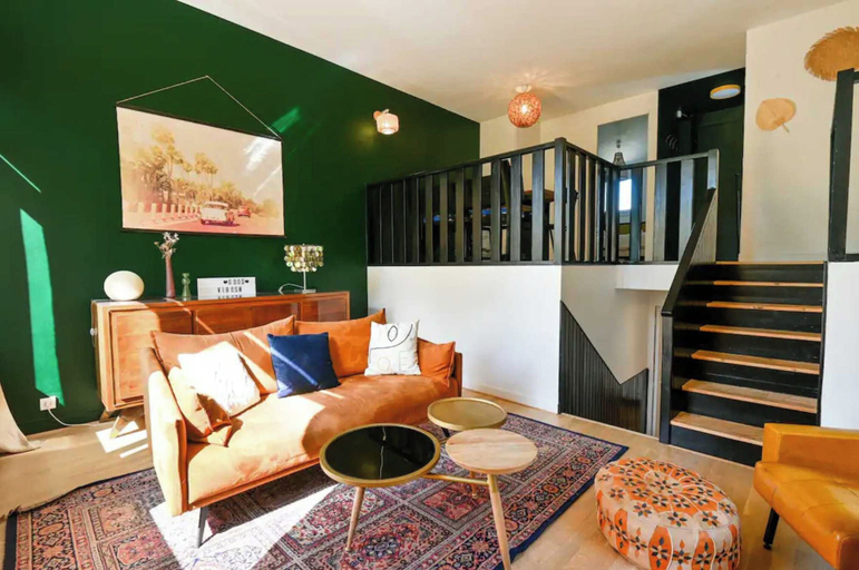 Living area 2, Elegant Triplex With Private Parking-2br/4p-honfleur, Calvados