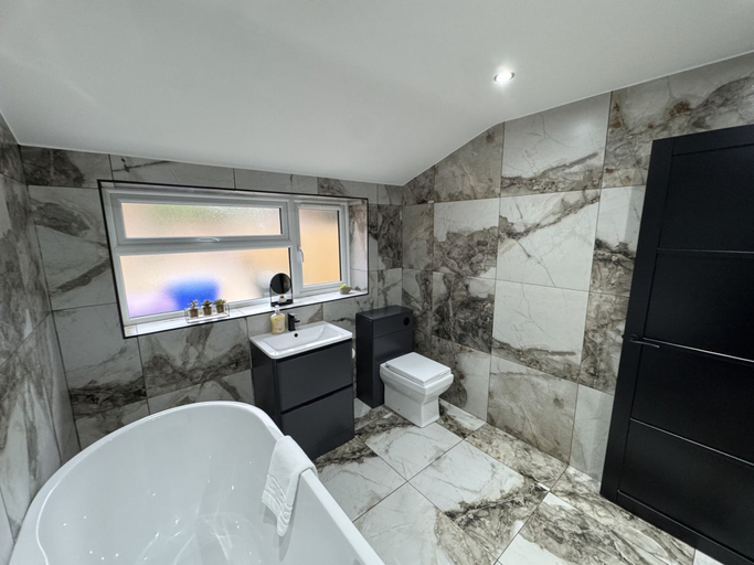Bathroom 3, Miles House, Lincolnshire