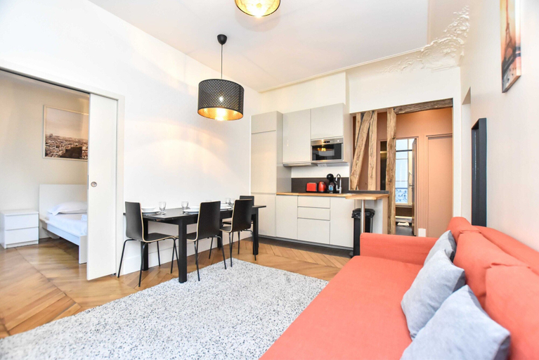 Living area 2, Magnificent Apartment - 3br/8p - Bonne Nouvelle, Paris