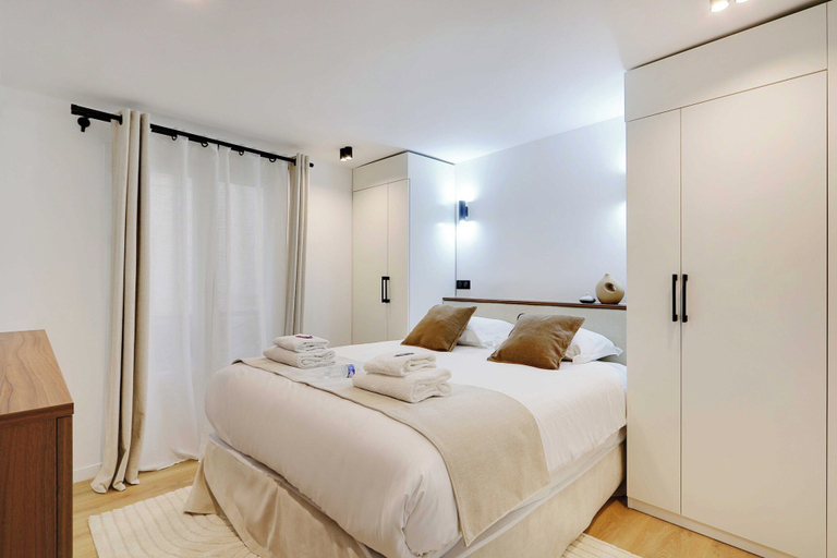 Room 4, Stunning Apartment -2br/6p- Grand Rex, Paris