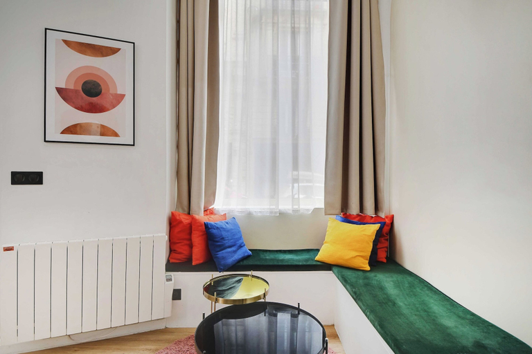 Bedroom 2, Charming Apartment - 2br/4p - Rochechouart, Paris