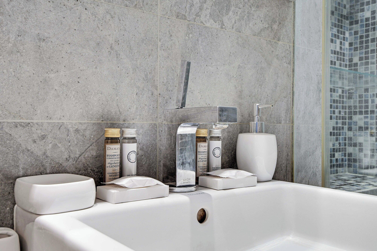 Bathroom 2, Charming 2br/5p - Eiffel Tower - Trocadero, Paris