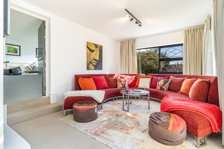 Room 2, Charming Garden Cottage-campsbay, City of Cape Town