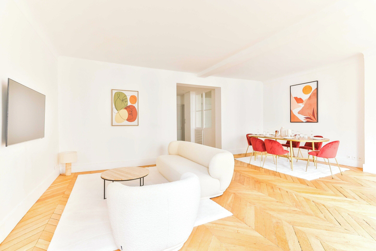 Dining 3, 2bdr / 4P Apartment Montmartre/moulin Rouge, Paris