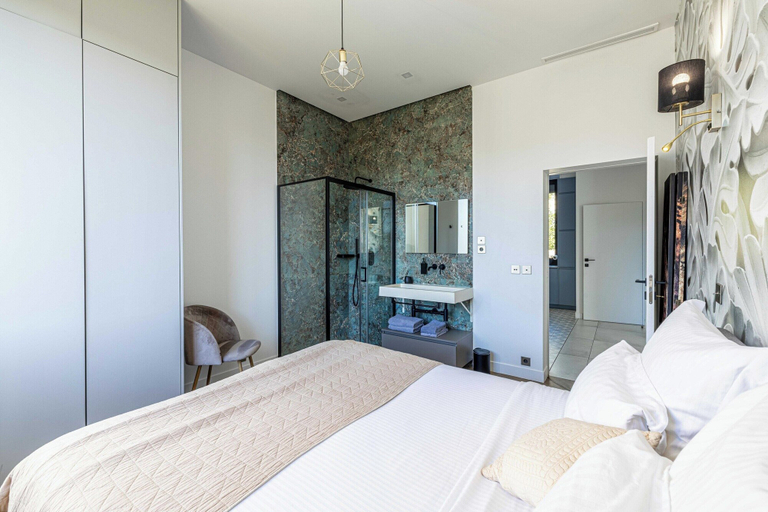 Bedroom 4, Luxurious Villa with heated pool 6BR/12p-Cannes, Alpes-Maritimes