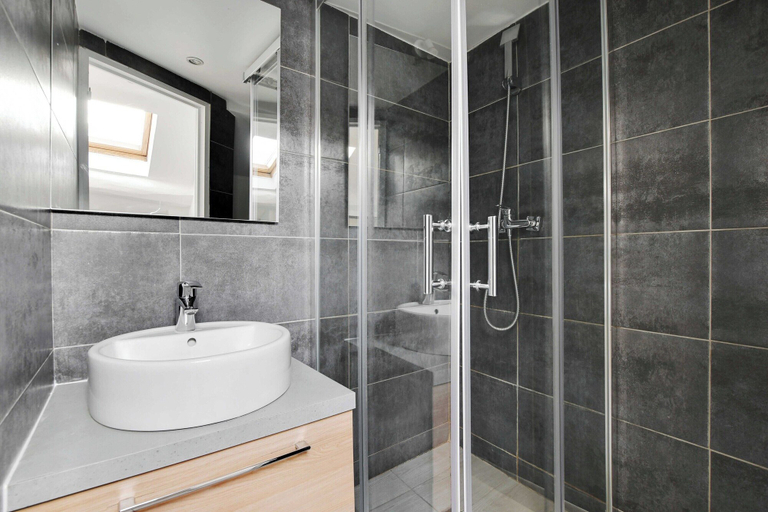 Bathroom 3, Cosy Duplex - 2p/1bd - in the Heart of the Marais, Paris