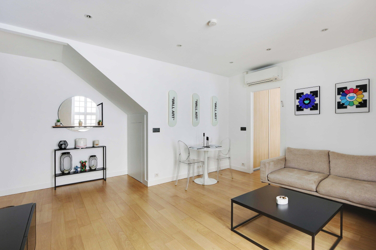 Living area 4, Elegance and Comfort With A/C - Arc de Triomphe, Paris