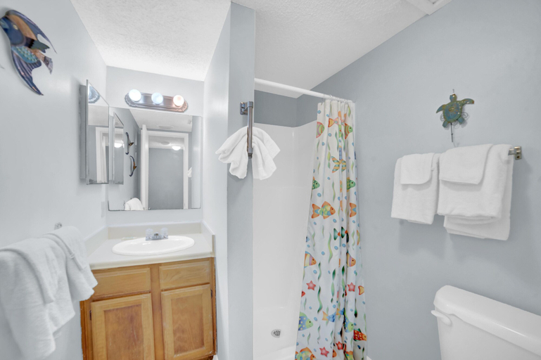 Bathroom 3, Sugar Beach 355, Baldwin