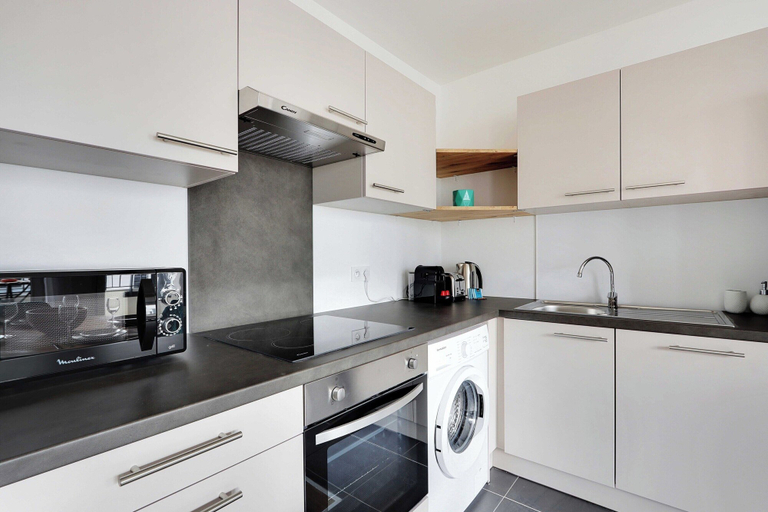 Private kitchen 4, Modern Apartment - 2br/4p - Saint-ouen sur Seine, Seine-Saint-Denis