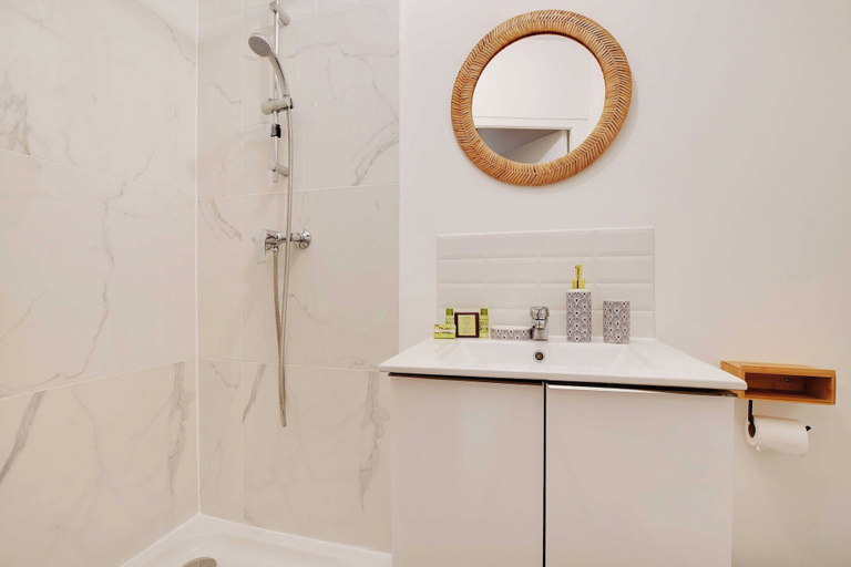 Bathroom 2, Cozy Studio -2p- Sorbonne Institute/ Latin Quarter, Paris