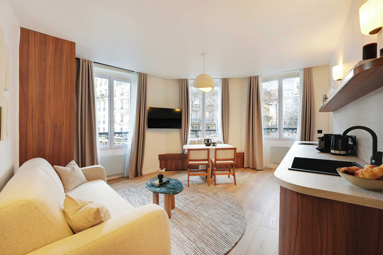 Living area 2, Elegant Apartment - 1br/4p - Sacre-coeur, Paris