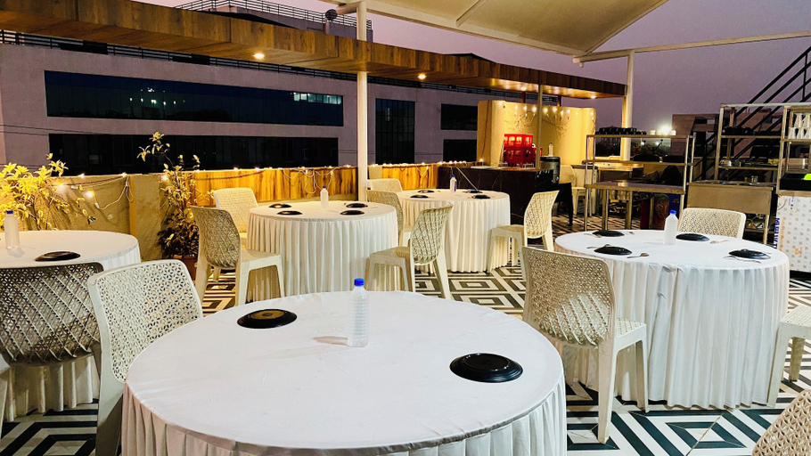 Food & Drinks 4, Hotel Pravasa Stay, Dewas Naka, Indore