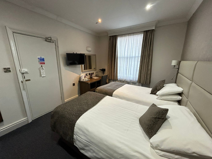 Bedroom 2, The Hind Hotel, Northamptonshire