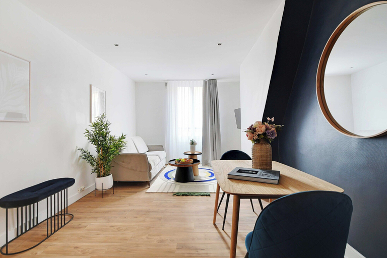 Interior, Modern Apartment - 1br/4p - Sacre-coeur, Paris