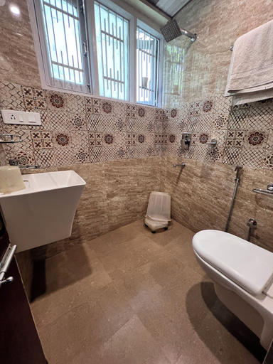 Bathroom 5, Hotel Victory, Shimla