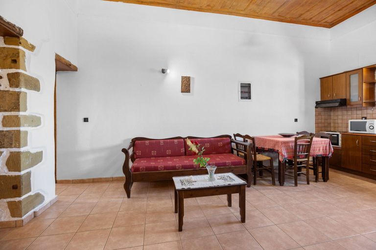 Room 5, Countryside Apartment 2 With Shared Swimming Pool, Crete