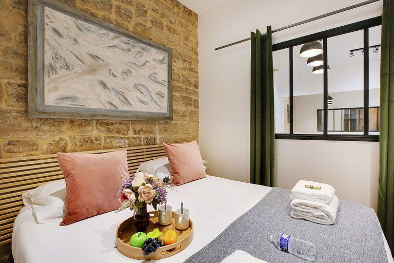 Room 2, Cosy Apartment 6p/2br Republique, Paris