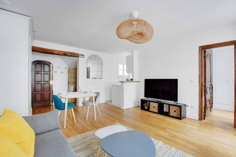 Living area 3, Amazing Apartment 1br/4p - Le Bon Marche, Paris