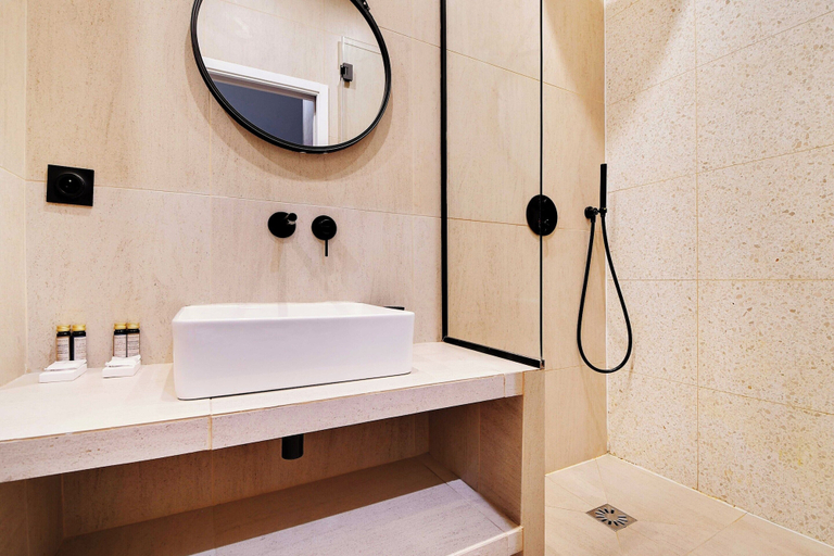Bathroom 3, Sublime Apartment - 3br/8p - Sentier / Grand Rex, Paris