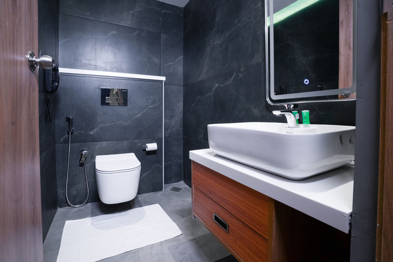 Bathroom 4, Blue Moon, Alappuzha
