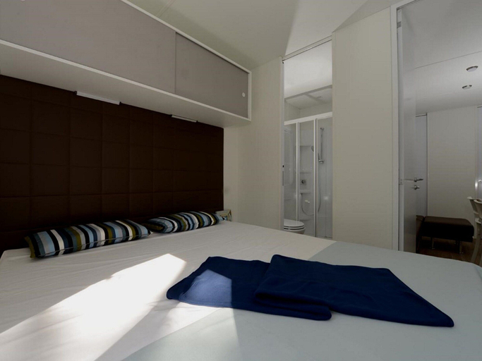 Bedroom 3, Chalet in Baia Domizia With Private Beach, Caserta