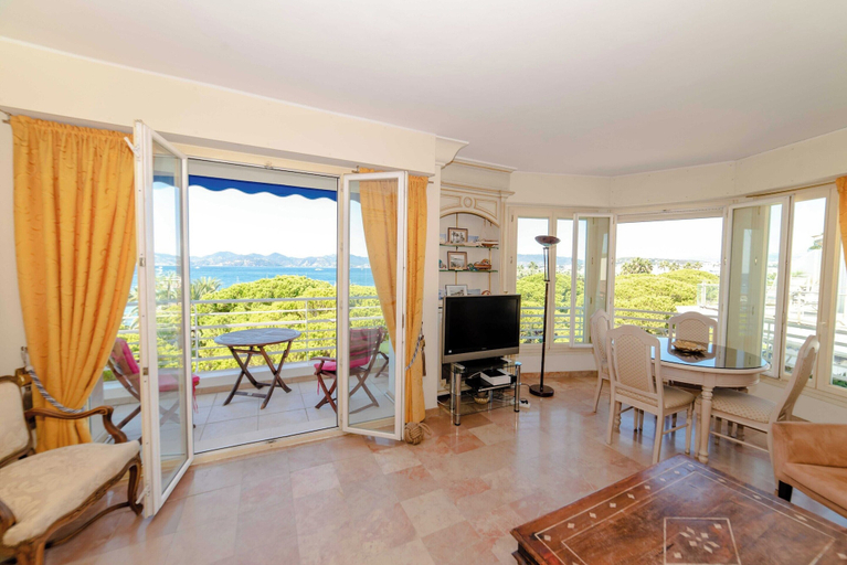Living area 4, Residence Les Voiles Blanches - Postcard View on the Croisette, Alpes-Maritimes
