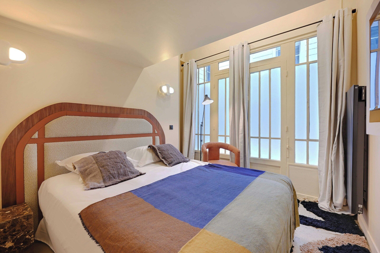 Room 4, Apartment With 4 Rooms for 8 People, Paris