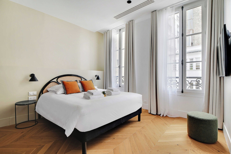 Bedroom 2, Modern Apartment - 1br/4p - Madeleine, Paris