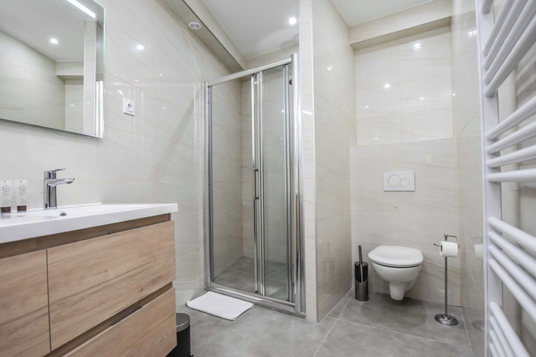 Bathroom 3, Spacious Apartment - 4br/10p - Butte-aux-cailles, Paris