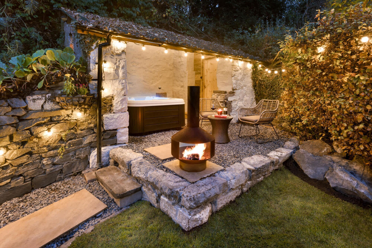 Room 3, Mead Cottage in Lindale, Cumbria