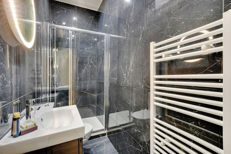 Bathroom 4, Welcoming apartment - 1BR/4P - Grands Boulevards, Paris