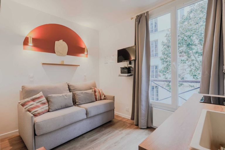 Living area 4, Charming Studio 2P - Grands Boulevards, Paris