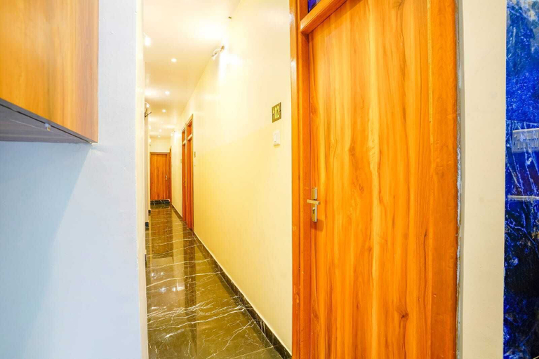 Others 4, Hotel Emirates Suite, Mumbai City
