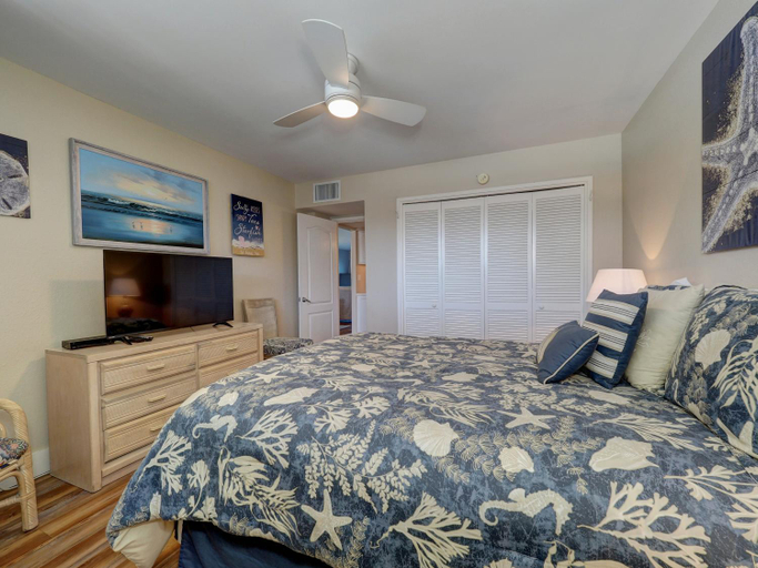 Others 3, On the Beach Beachfront Condo Direct View & Access to Beach Heated Pool Island House Condominiums Un, Kleberg
