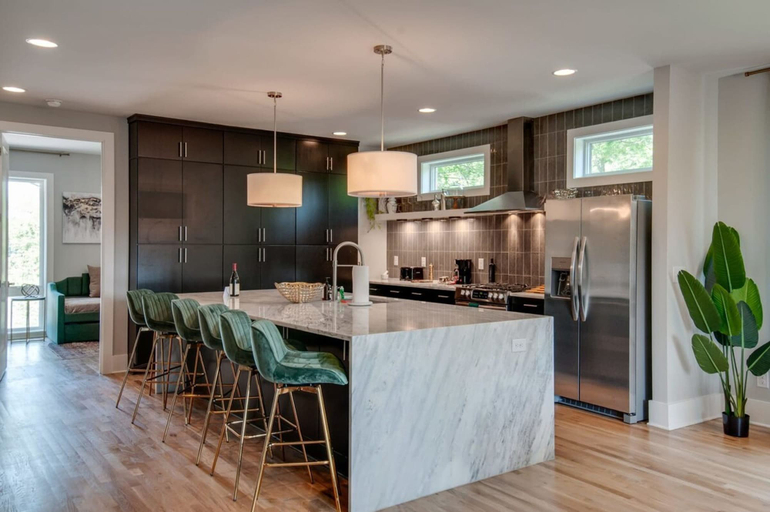 Room 5, Large Group Lux 3mi Downtown - Rooftop City Views, Davidson