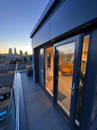 Exterior detail, 3br-3bath-central London-parking-petsok-fireplace, London