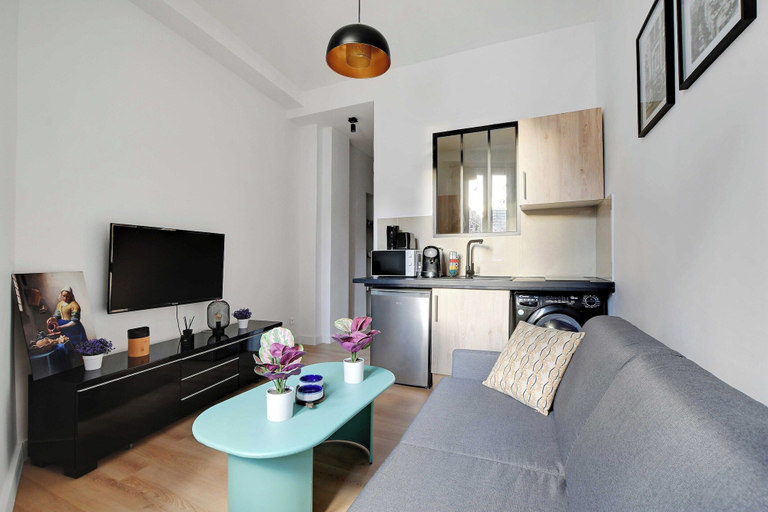 Living area 5, Peaceful Apartment With 1 Room, Paris