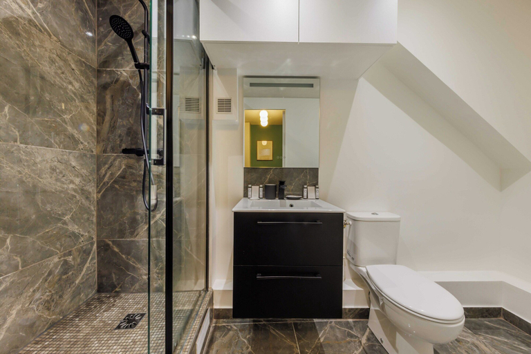 Bathroom 5, Superb Apartment With Patio 6p/2bdr - Opera/grands Boulevards, Paris