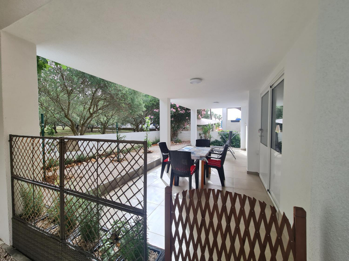 Others 2, Apartmani Jadro, Vir