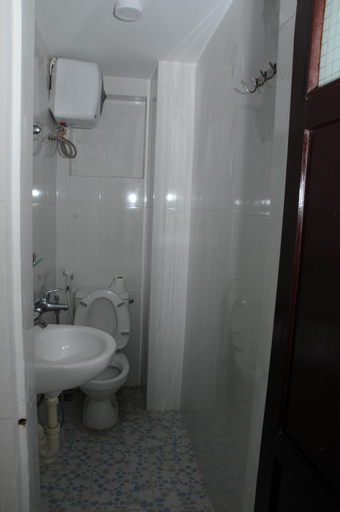 Bathroom 5, Bien Khoi Mini Hotel, Huế