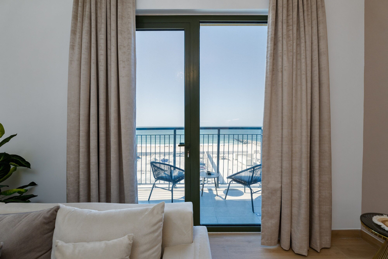 Room 2, Contemporary La Mer 1BR w Beach Access, Dubai