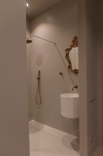 Bathroom 2, Ciel D’or, Valencia