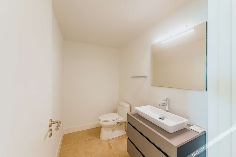 Bathroom 5, Radisson Blu Aruba