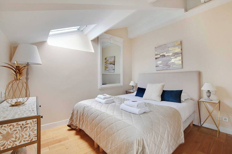 Room 2, Amazing Duplex - 1br/4p - Musee du Louvre, Paris