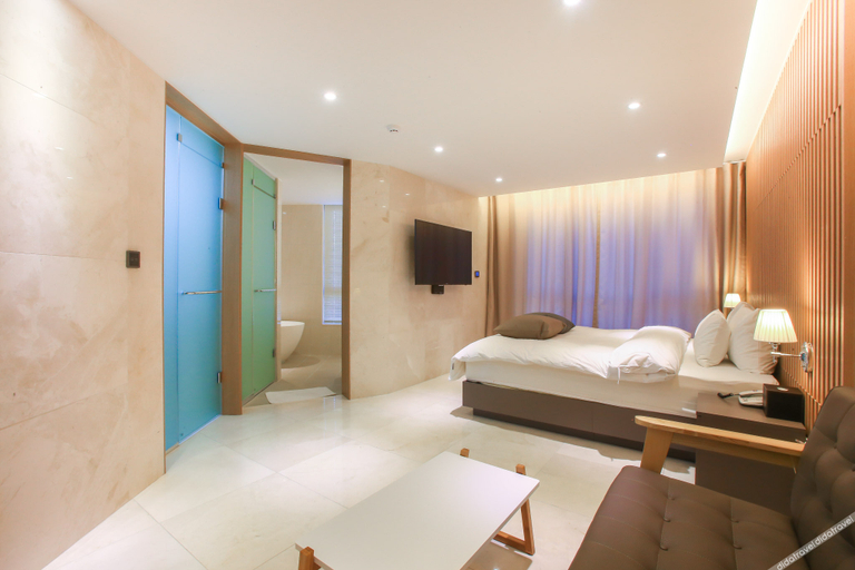 Bedroom 2, Jamsil Corner Hotel, Songpa